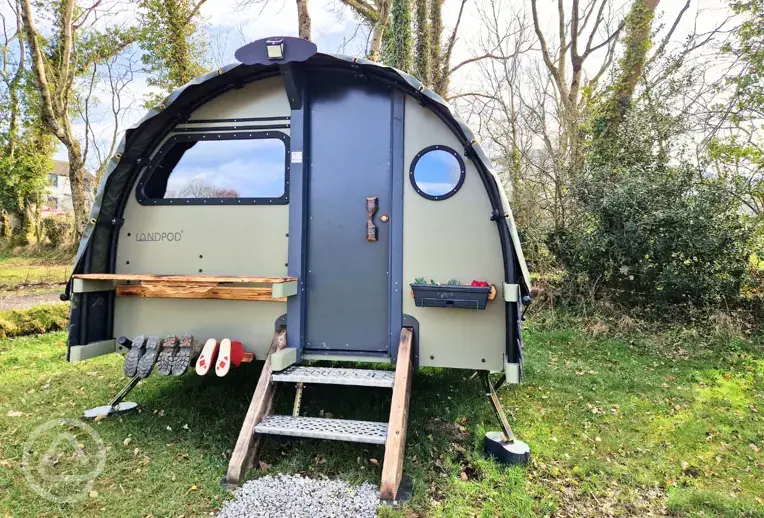 Wainwrights Den Medium Landpod
