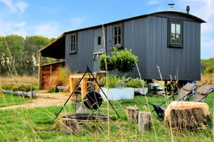 The T Barn, Cirencester, Gloucestershire (13.7 miles)