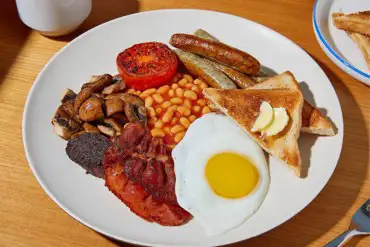 Full English breakfast served at the onsite pub