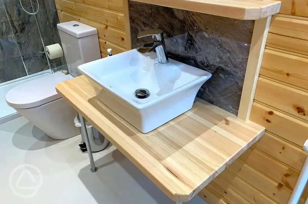 Spacious toilet and showers at Cherry Burton Leisure Park