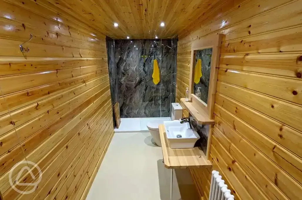 Spacious toilet and showers at Cherry Burton Leisure Park