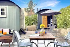 Shepherd's hut and private garden 