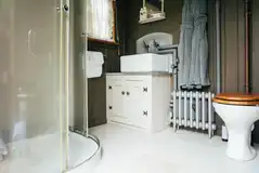Private ensuite hut Private ensuite hut