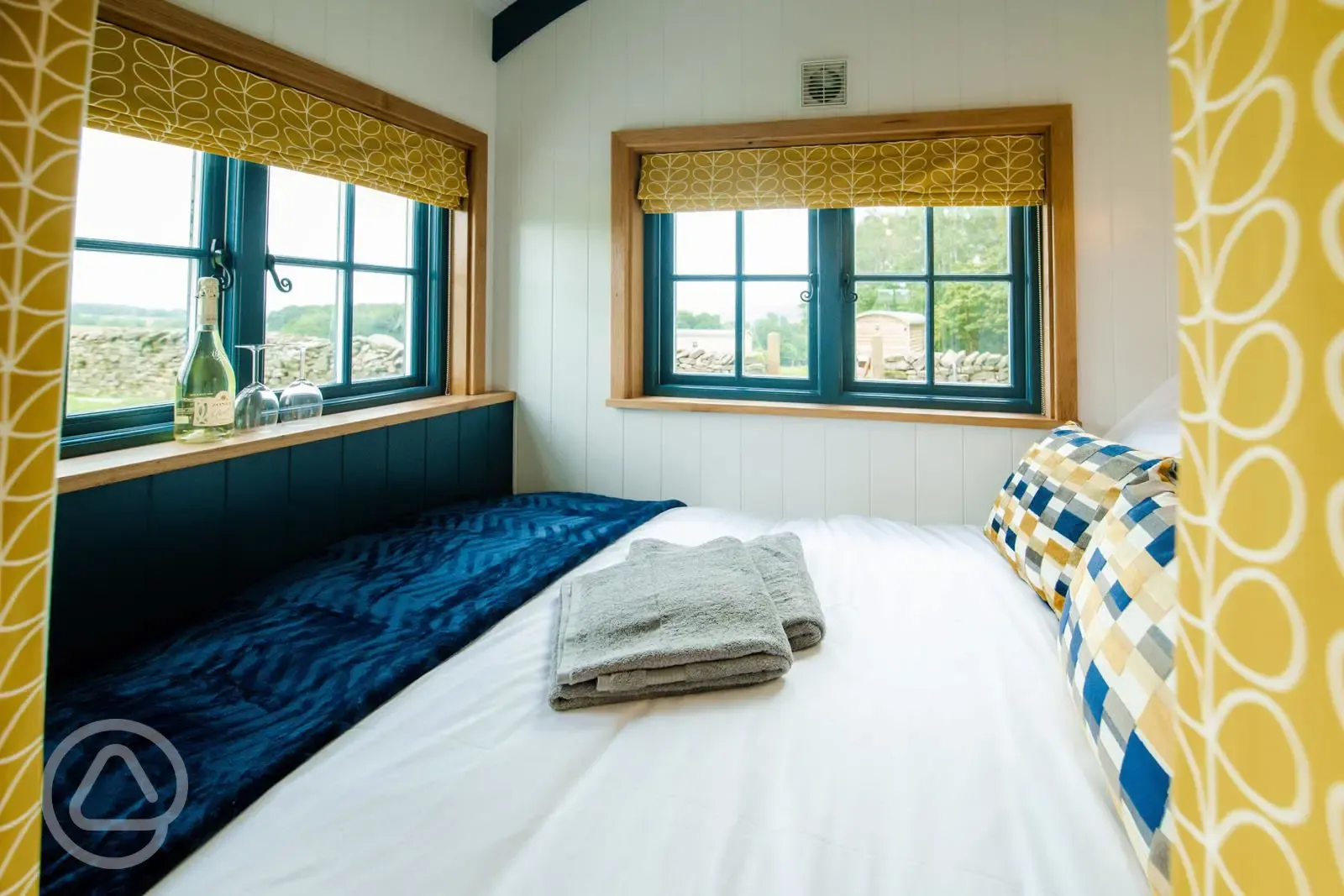 The Dalesbred shepherd's hut bedroom