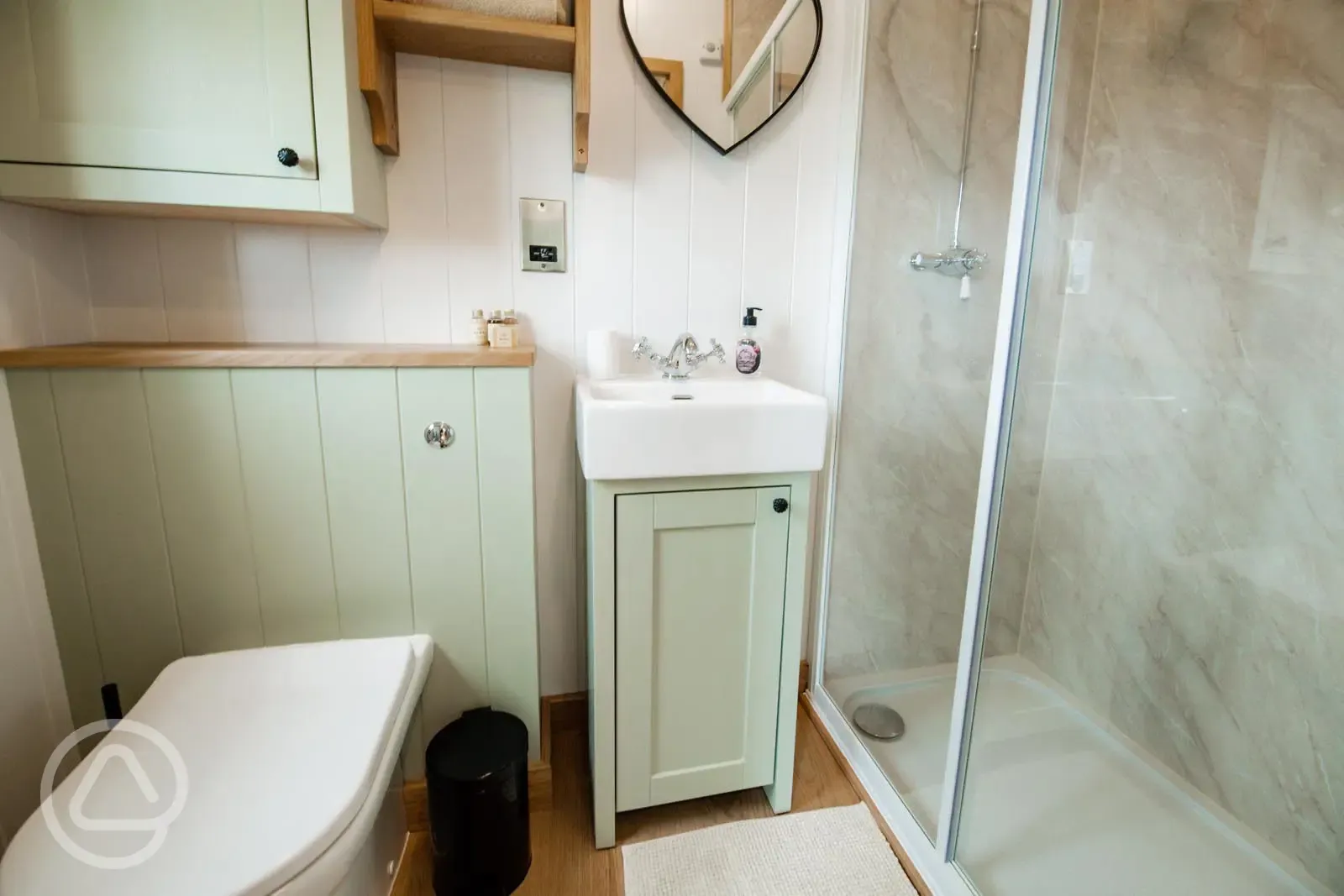 The Wensleydale shepherd's hut bathroom