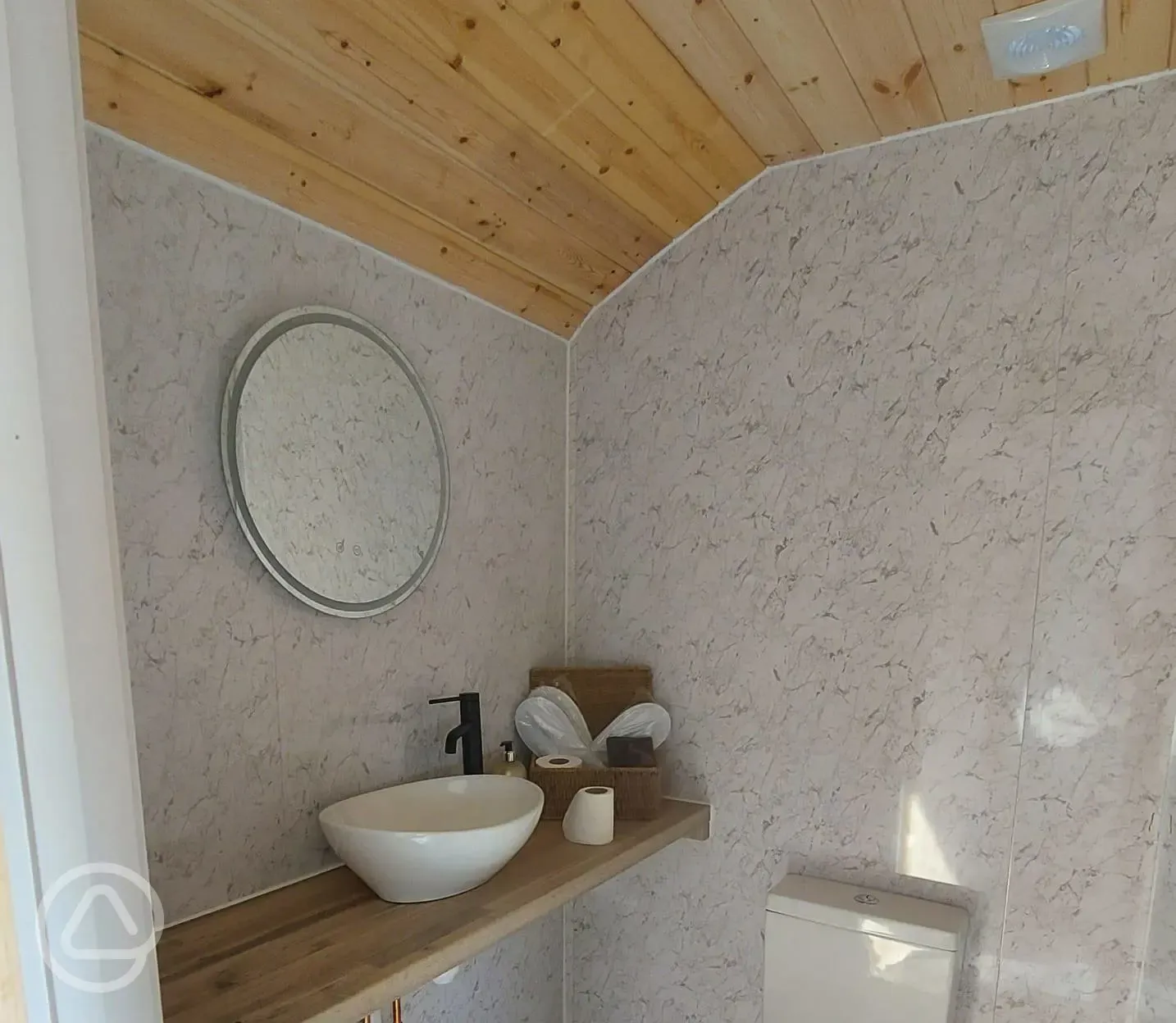 Geodome ensuite