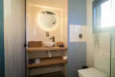 Geodome ensuite with a toilet, shower and hand basin