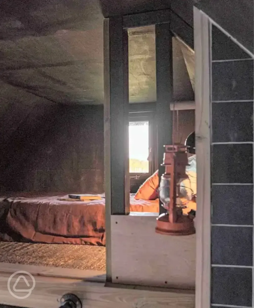 Ninho shepherd's hut interior