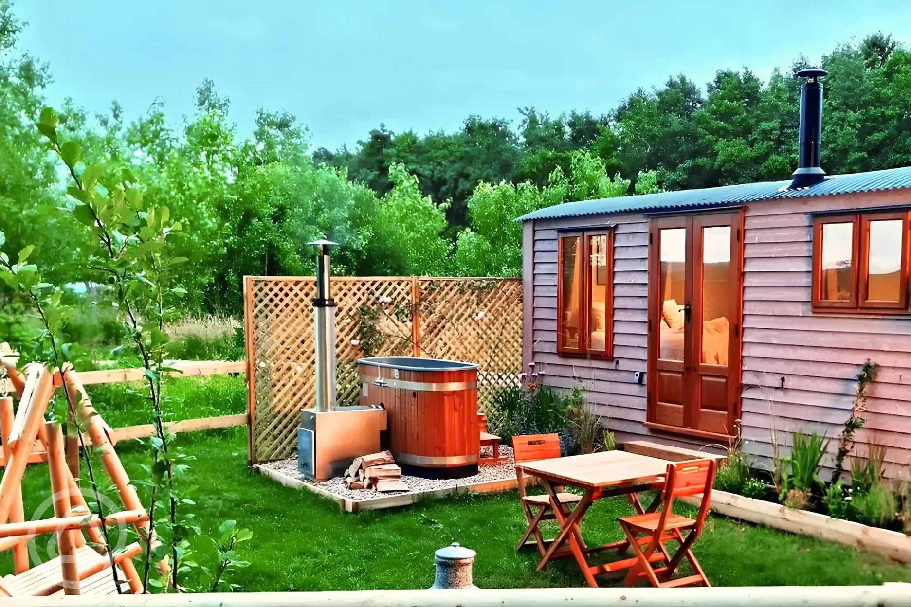 Heartwood shepherd's hut and hot tub