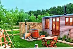 Heartwood shepherd's hut and hot tub