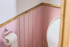 Heartwood shepherd's hut ensuite