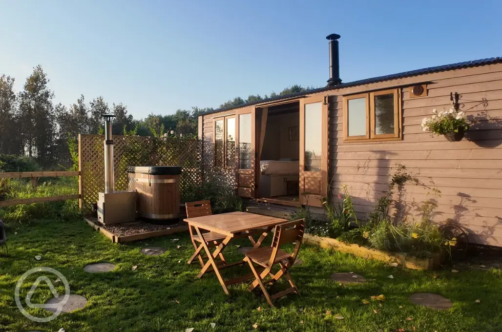 Heartwood shepherd's hut and hot tub