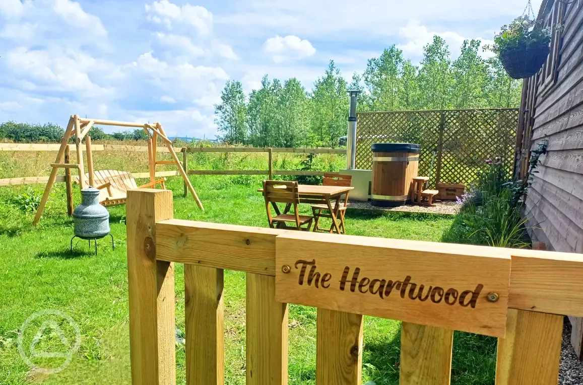 Heartwood shepherd's hut garden and hot tub