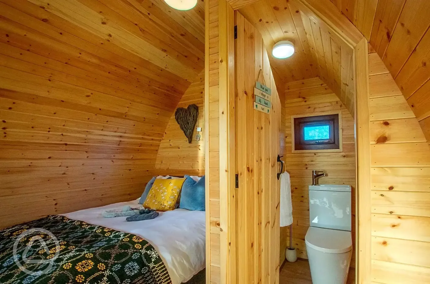 Porth Neigwl ensuite glamping pod interior