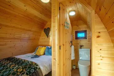 Porth Neigwl ensuite glamping pod interior