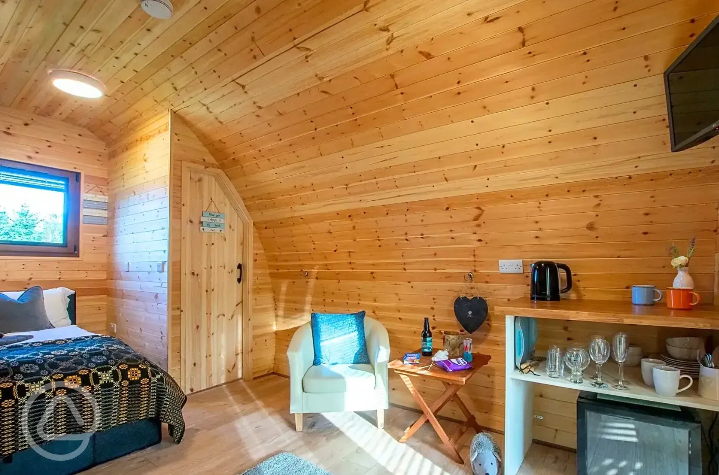 Porth Neigwl ensuite glamping pod interior