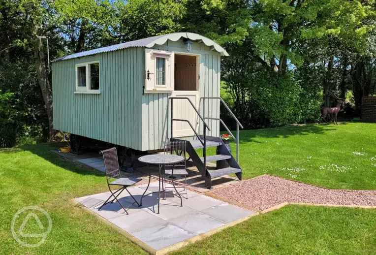 Noddfa shepherd's hut with outdoor patio and seating
