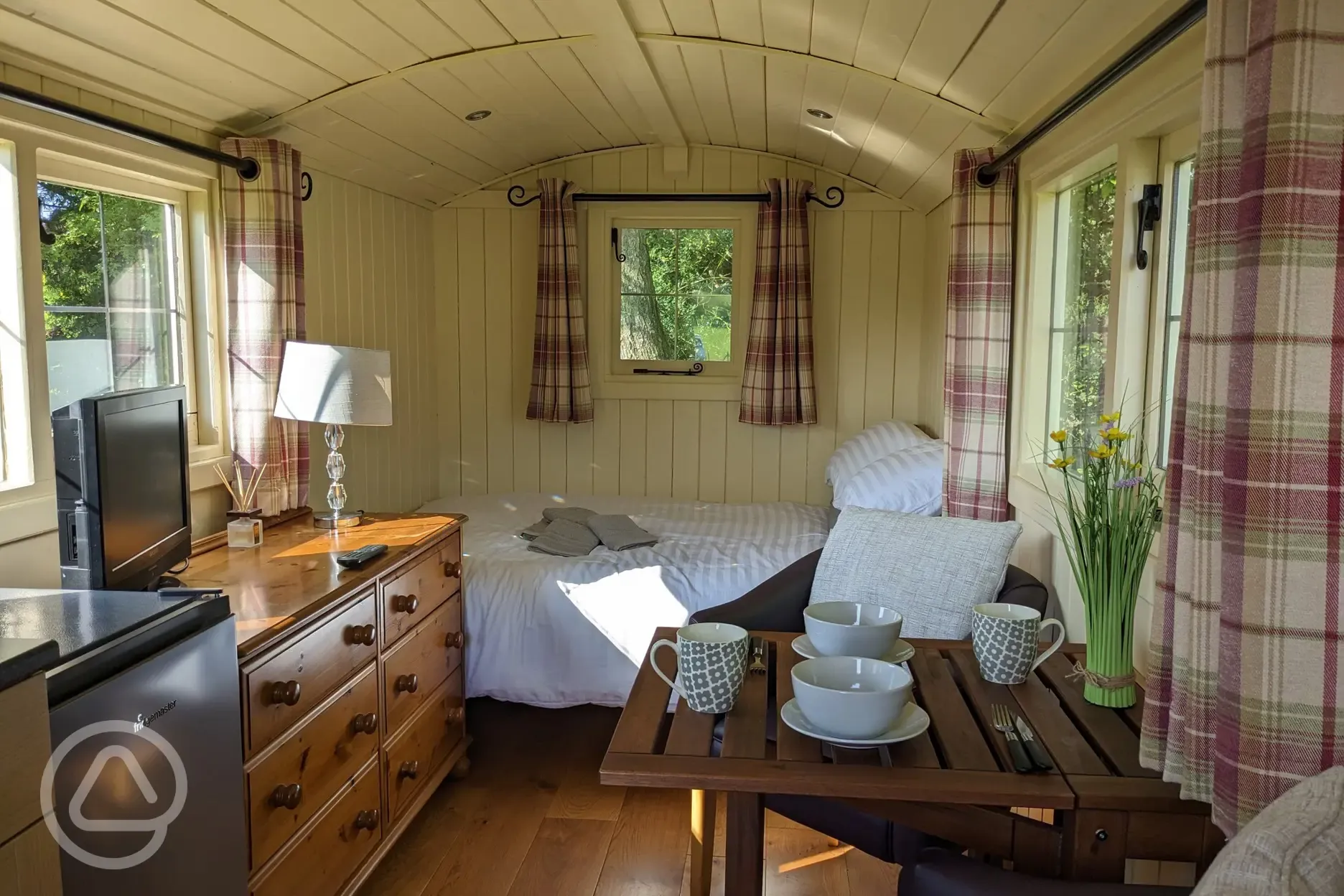 Noddfa shepherd's hut interior