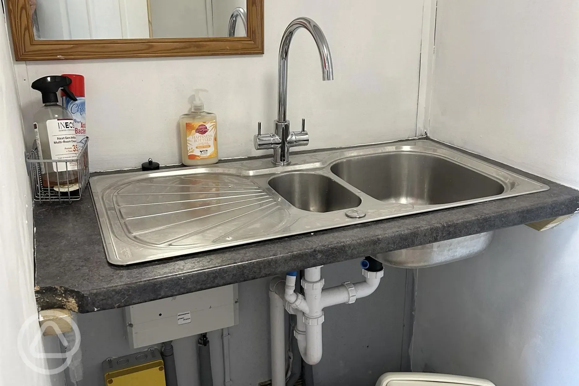 Washing up sink