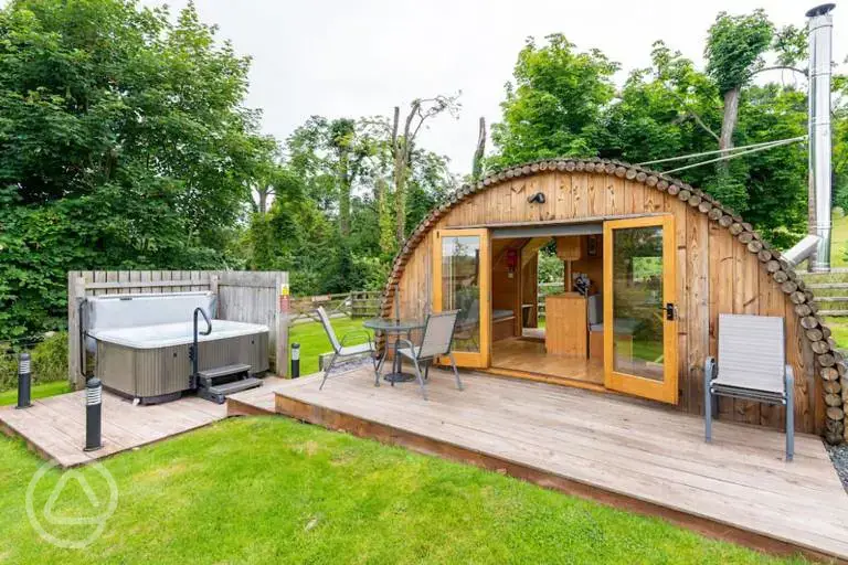 Y Cwtch Glamping Pod decking and hot tub
