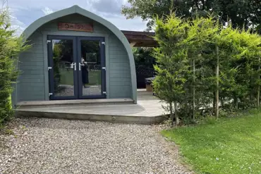 Ensuite glamping pod with hot tub