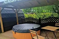 Ensuite glamping pod - private hot tub