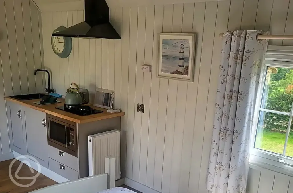 Bilynda Rose ensuite shepherd's hut interior