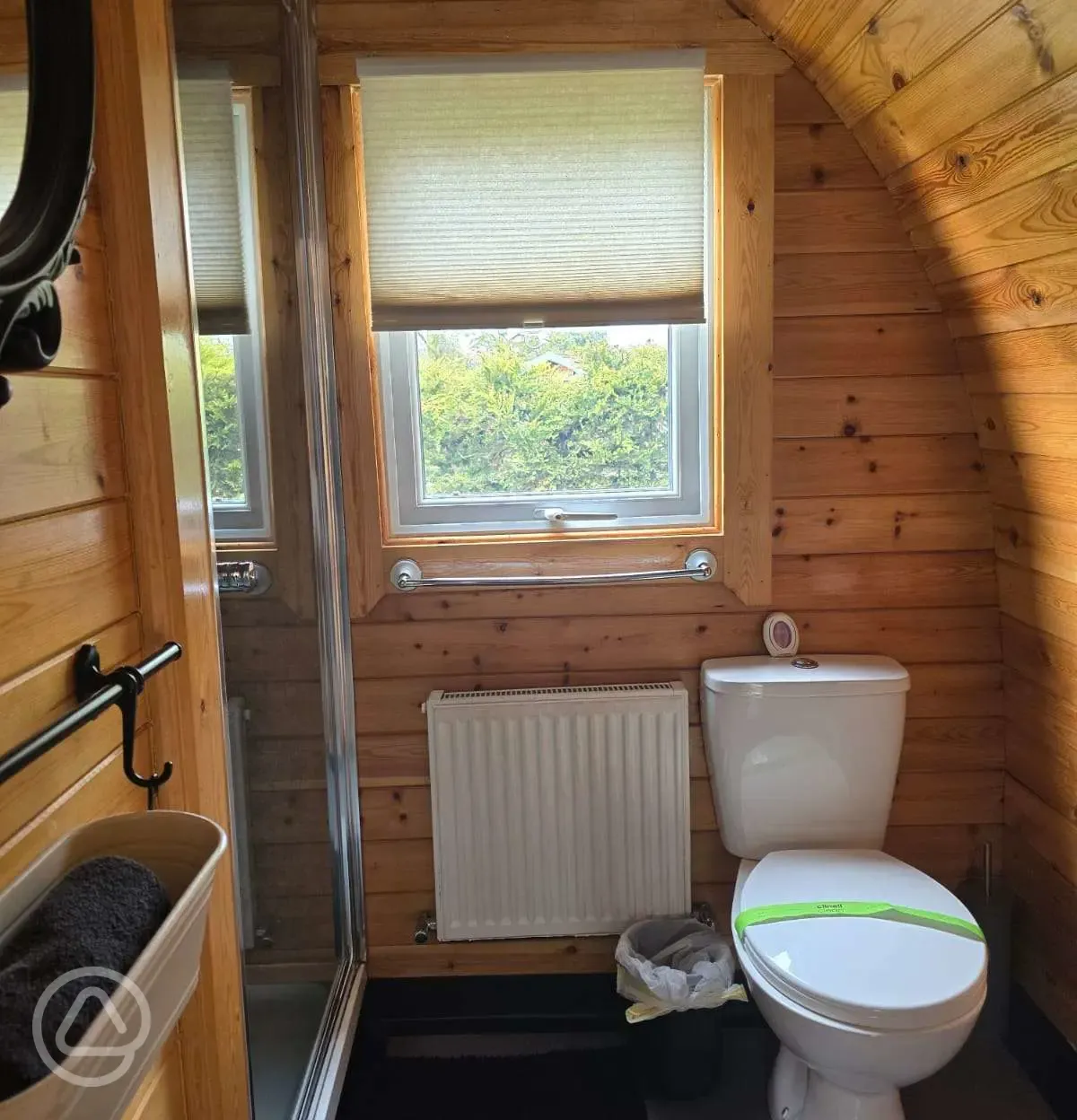 Honey ensuite glamping pod ensuite