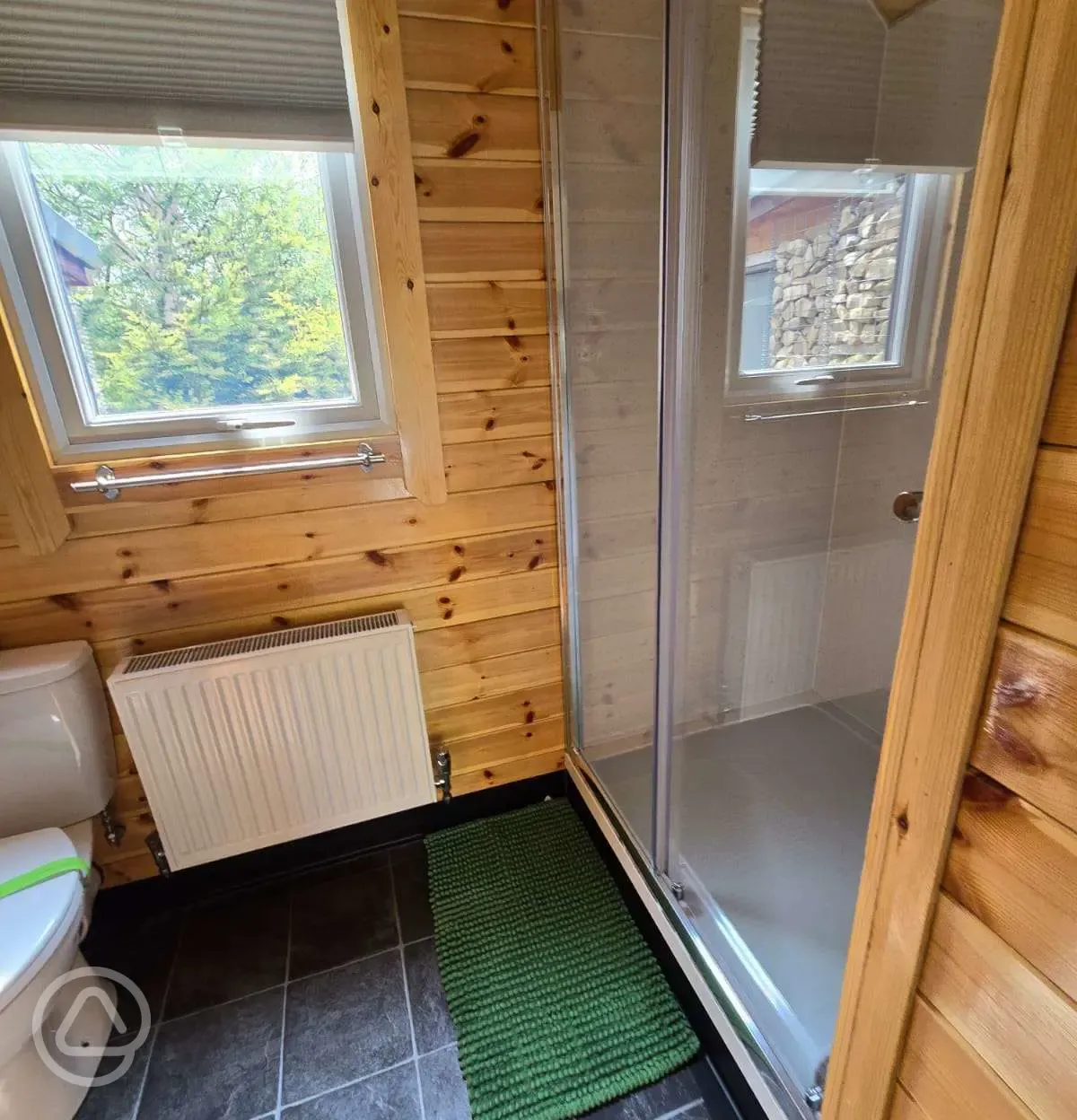 Snowdrop ensuite glamping pod ensuite