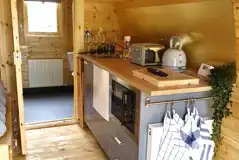 Ensuite glamping pod (four person) kitchen