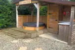 Bilynda Rose ensuite shepherd's hut hot tub