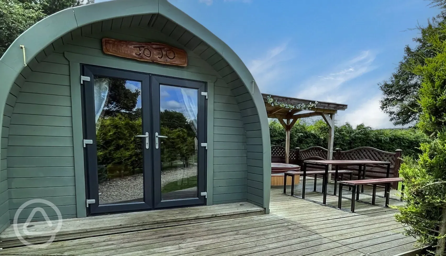 Ensuite glamping pod with hot tub