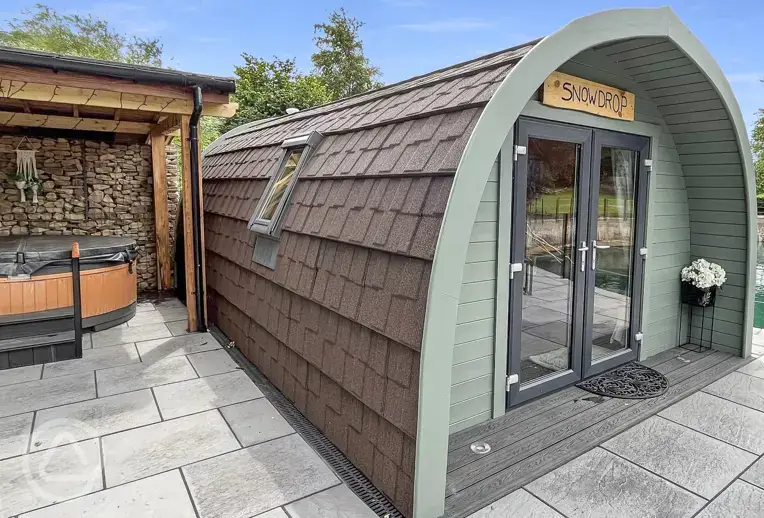 Snowdrop ensuite glamping pod with hot tub