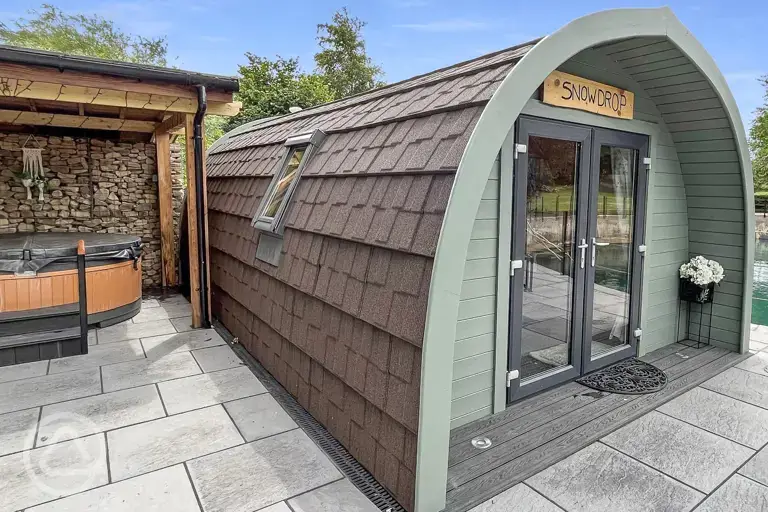 Snowdrop ensuite glamping pod with hot tub