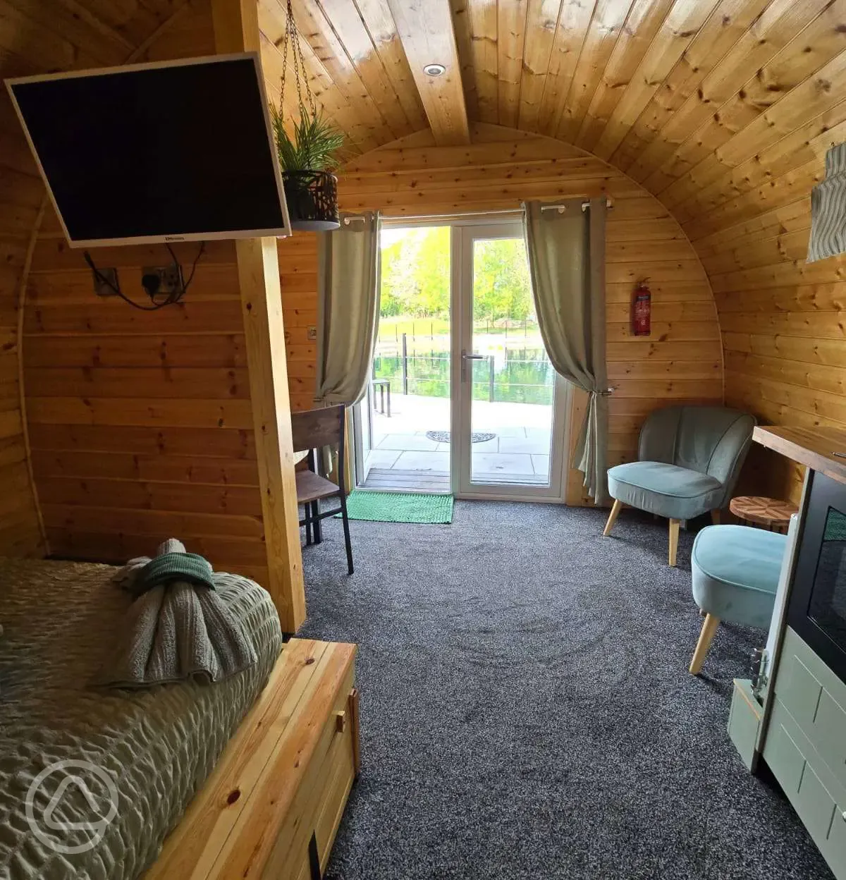 Snowdrop ensuite glamping pod interior