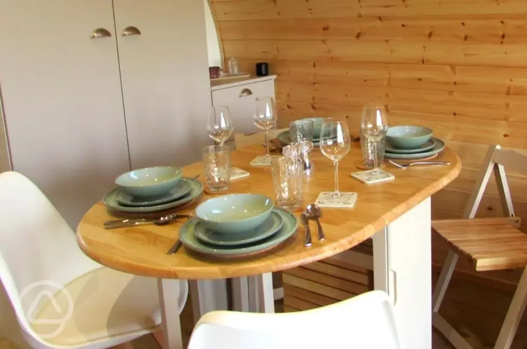 Ensuite glamping pod - dining area