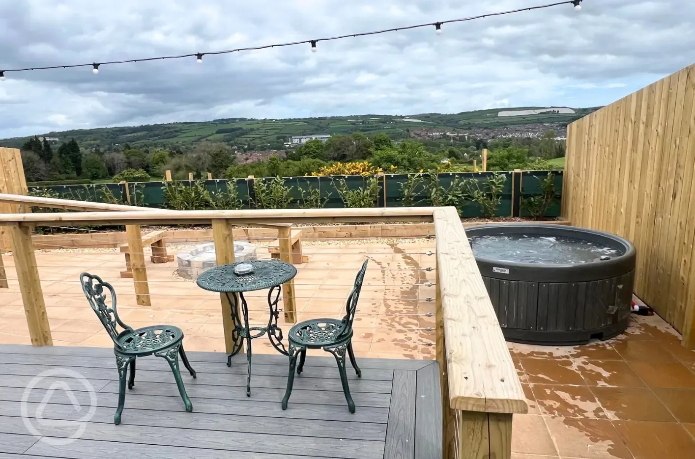 Bumble glamping pod outdoor area and hot tub