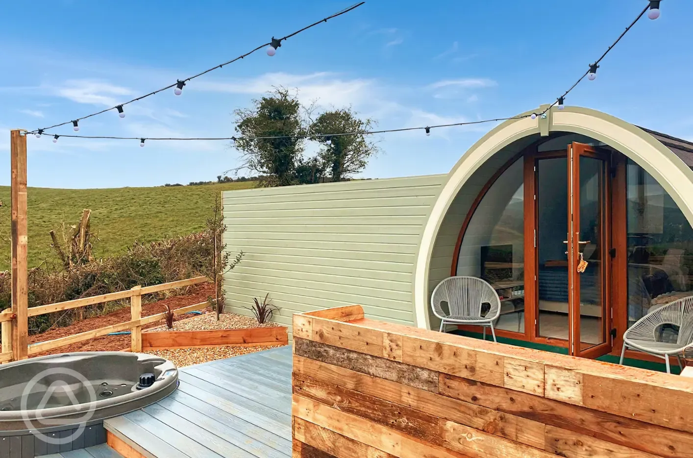 Deluxe glamping pod