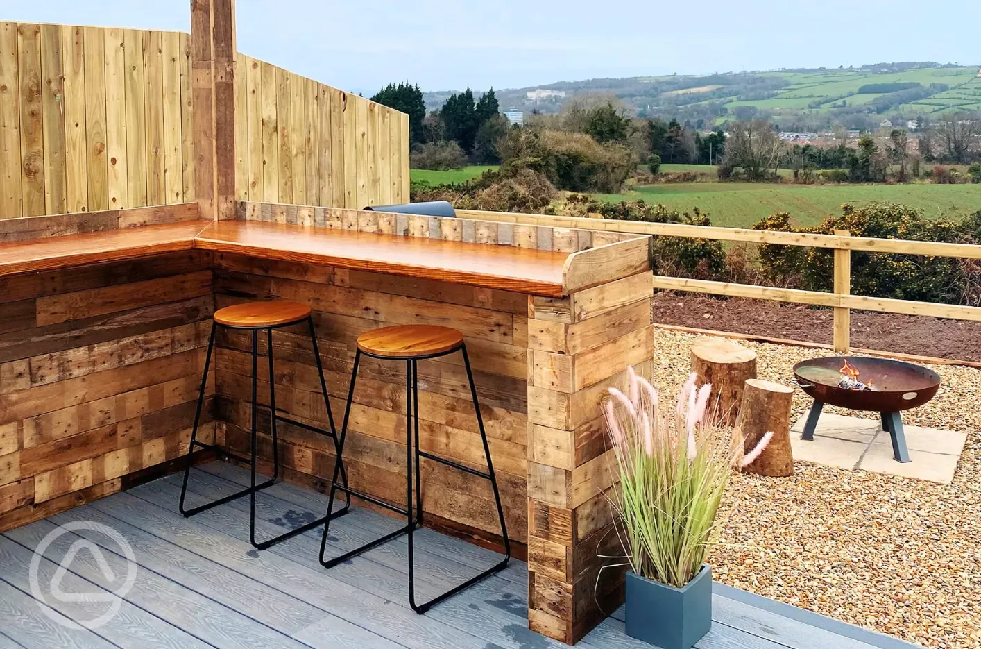 Deluxe glamping pod outdoor breakfast bar