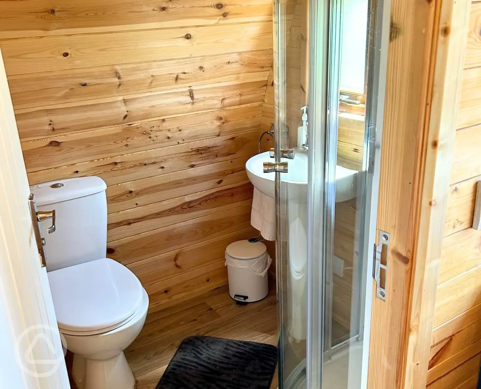 Premium glamping pod ensuite bathroom