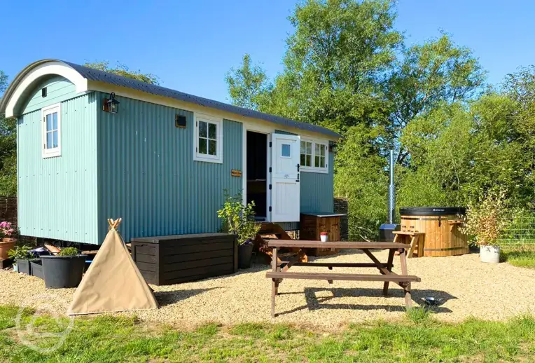 Ensuite shepherd's hut and wood-fired hot tub
