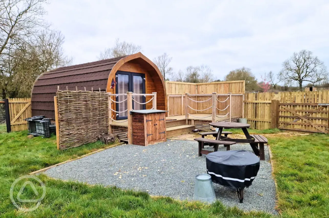 Bumblebee ensuite glamping pod with 1.5m fence