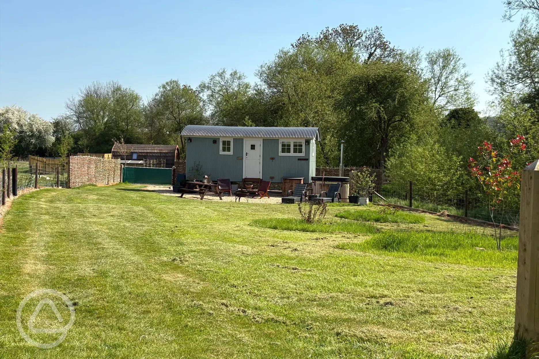 Ensuite shepherd's hut