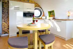 Queen glamping pod kitchen