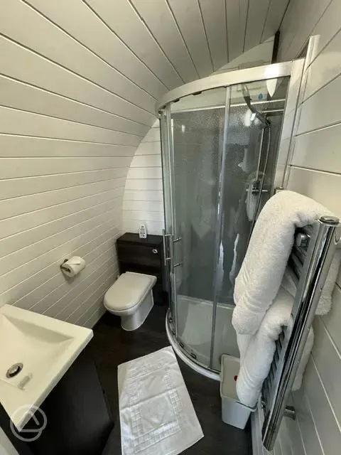 Ensuite glamping pod ensuite