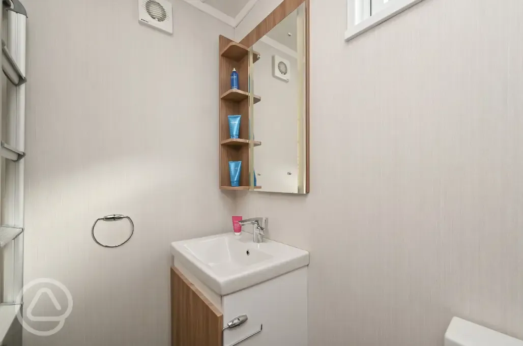 Ensuite glamping pod sink