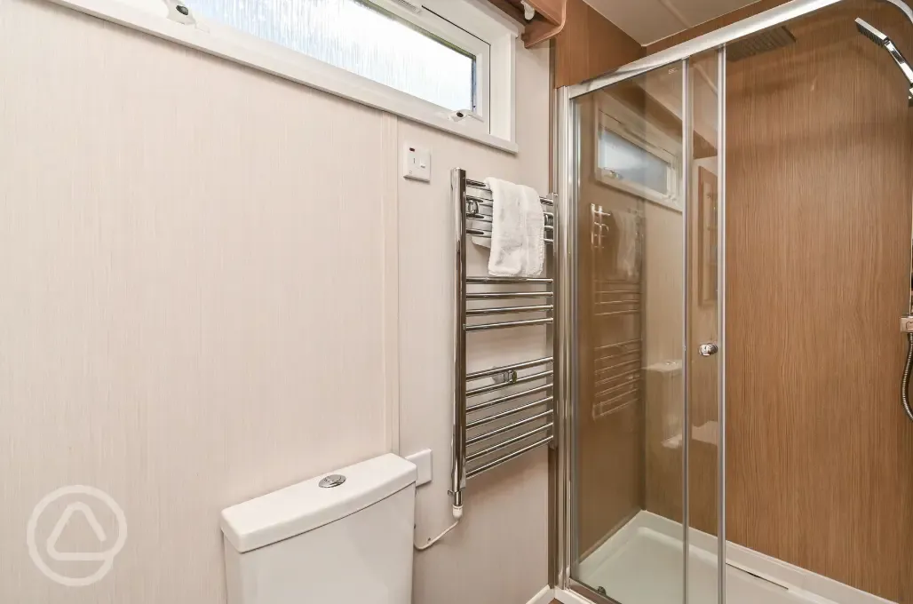 Ensuite glamping pod shower and toilet