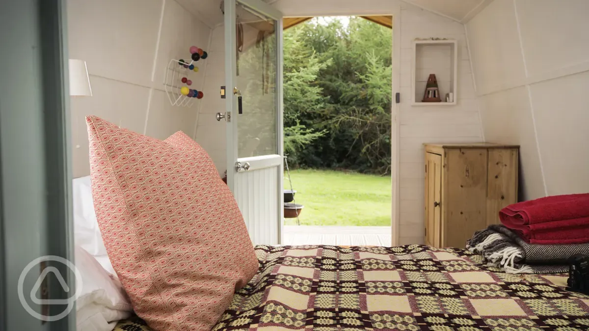 Caban Bach pod interior