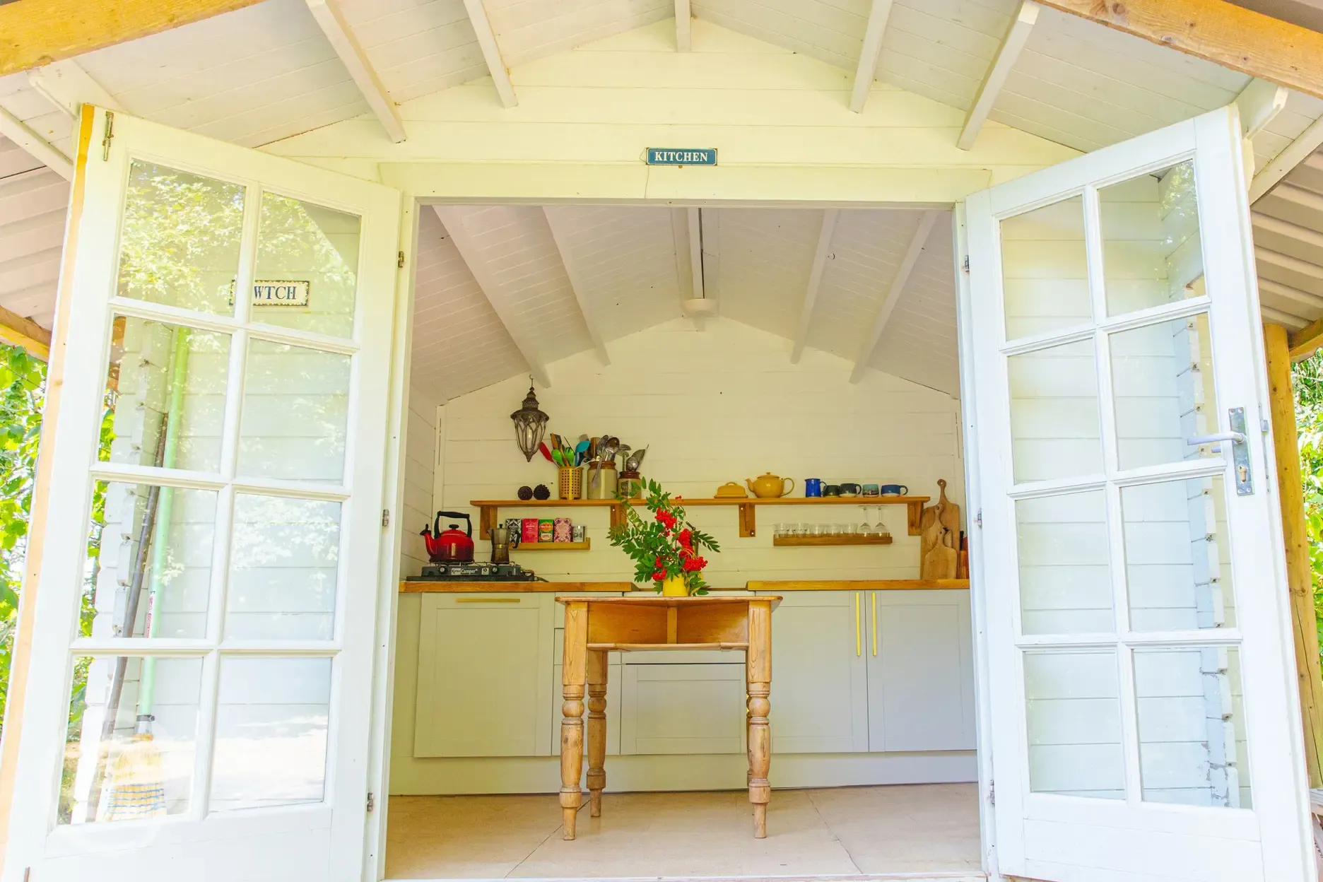 Shared off-grid kitchen