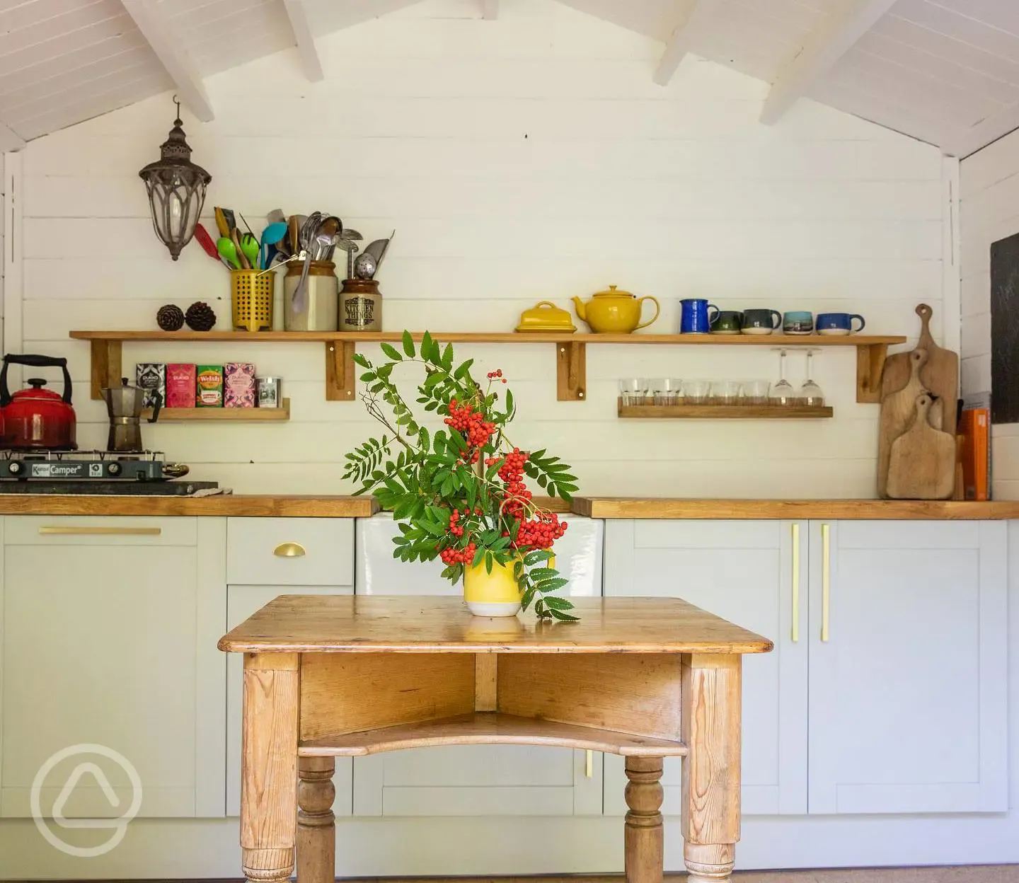 Shared off-grid kitchen